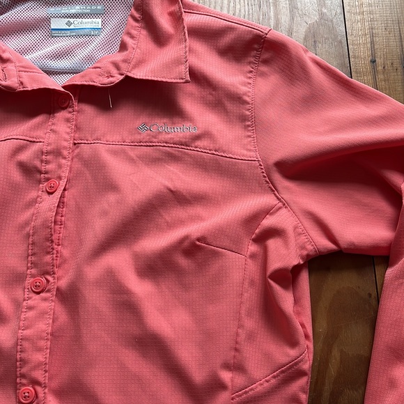 Columbia sunshade women’s shirt (s) - Picture 3 of 9